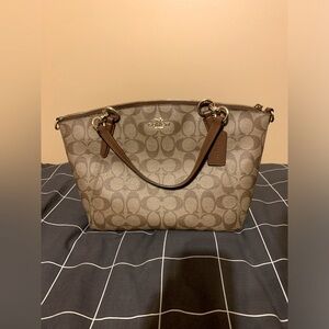 Coach “Kelsey” Monogram Satchel Handbag 👜 | Tan & Brown w/ Gold Hardware